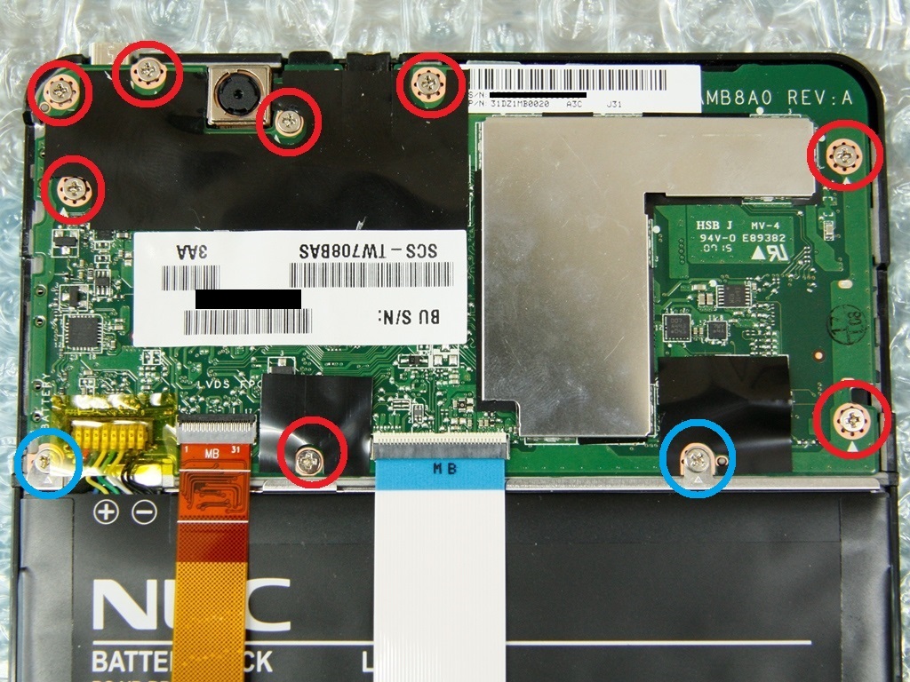 マザーボードの留めネジを外す