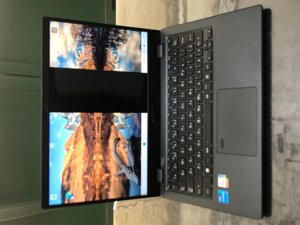 dynabook G83/KW 液晶パネル不具合