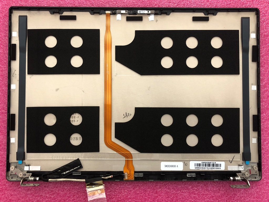 dynabook G83/KW 液晶パネルカバー 両面テープ貼付後