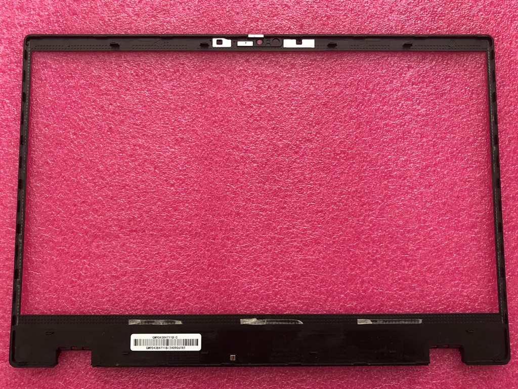 dynabook G83/KW 新液晶パネル ベゼル 両面テープ貼り付け前