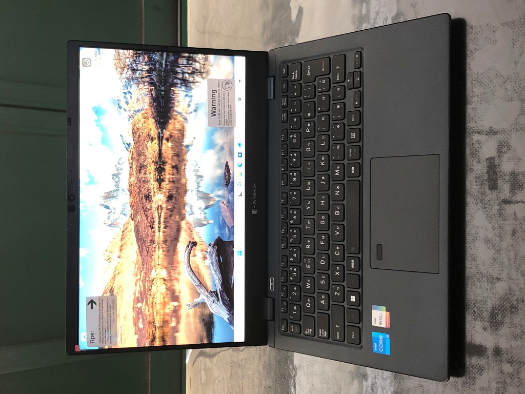 dynabook G83/KW 液晶パネル修理後