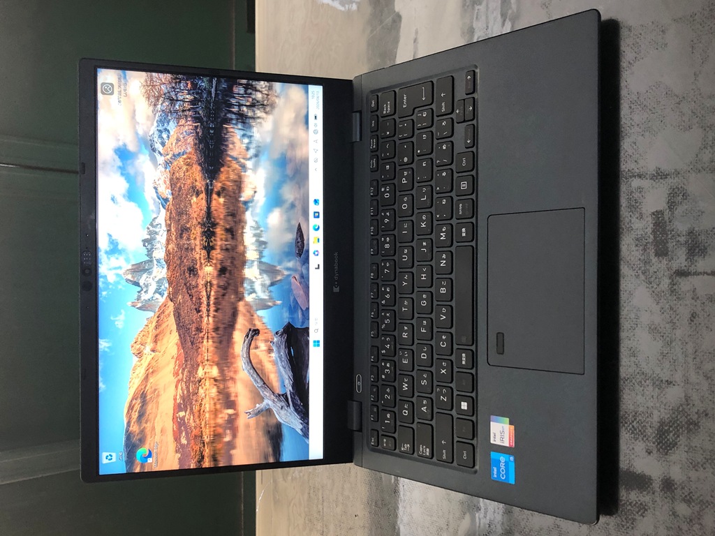 dynabook G83/KW 液晶パネル修理後 保護フィルム剥離後