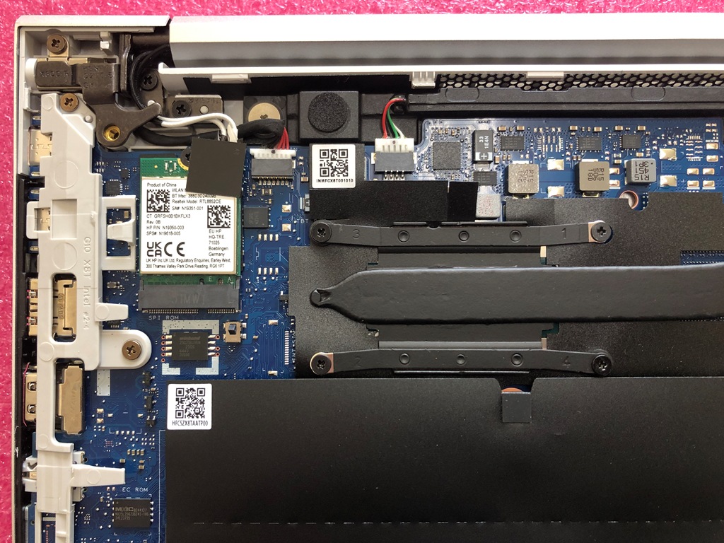 HP ProBook 450 G10 内部左側ヒンジ
