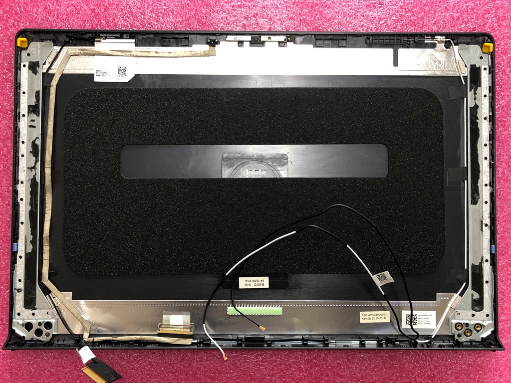 DELL Inspiron 15 トップカバー 金属ブラケット 両面テープ はがす前