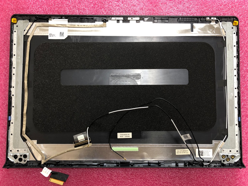 DELL Inspiron 15 トップカバー 金属ブラケット 両面テープ はがした後