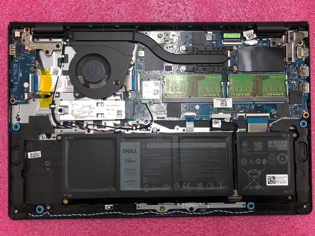 DELL Inspiron 15 内部