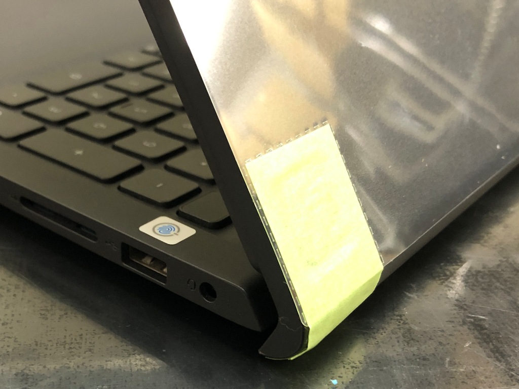 DELL Inspiron 15 トップカバー 交換修理後 右側ヒンジ