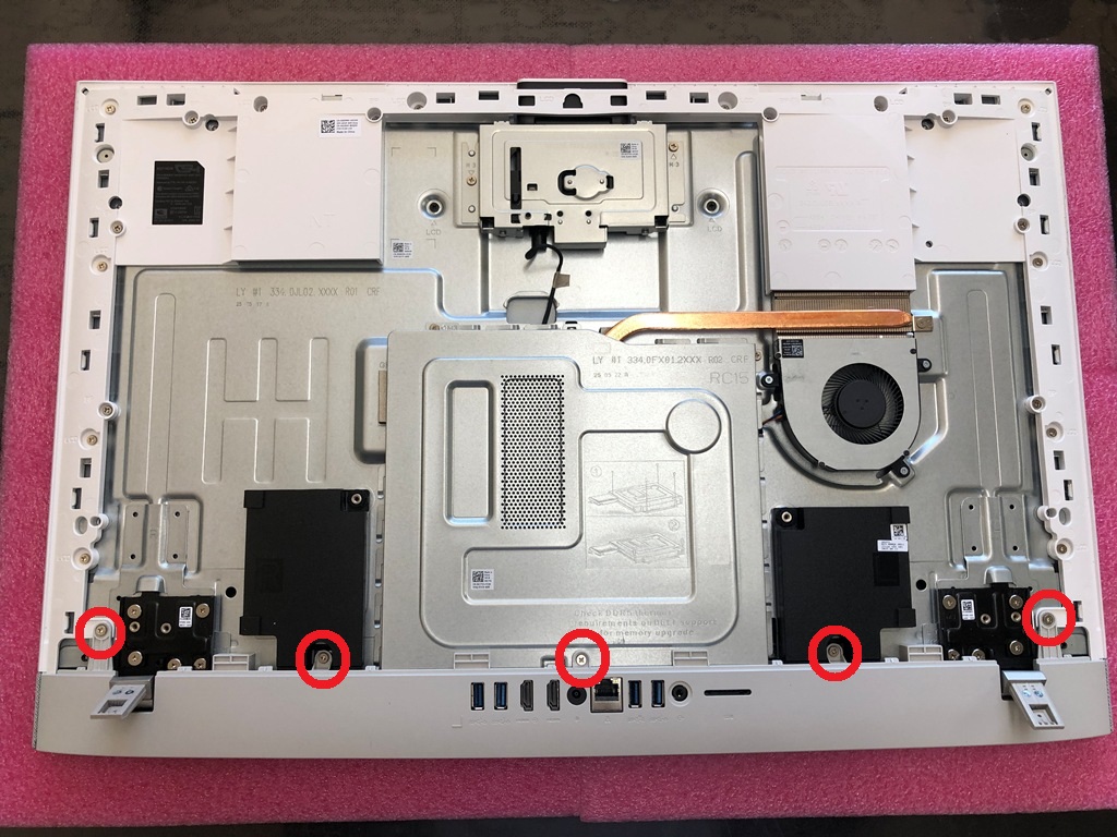 Dell 27 All-in-One (AIO) EC27250 I/O カバー取り外し