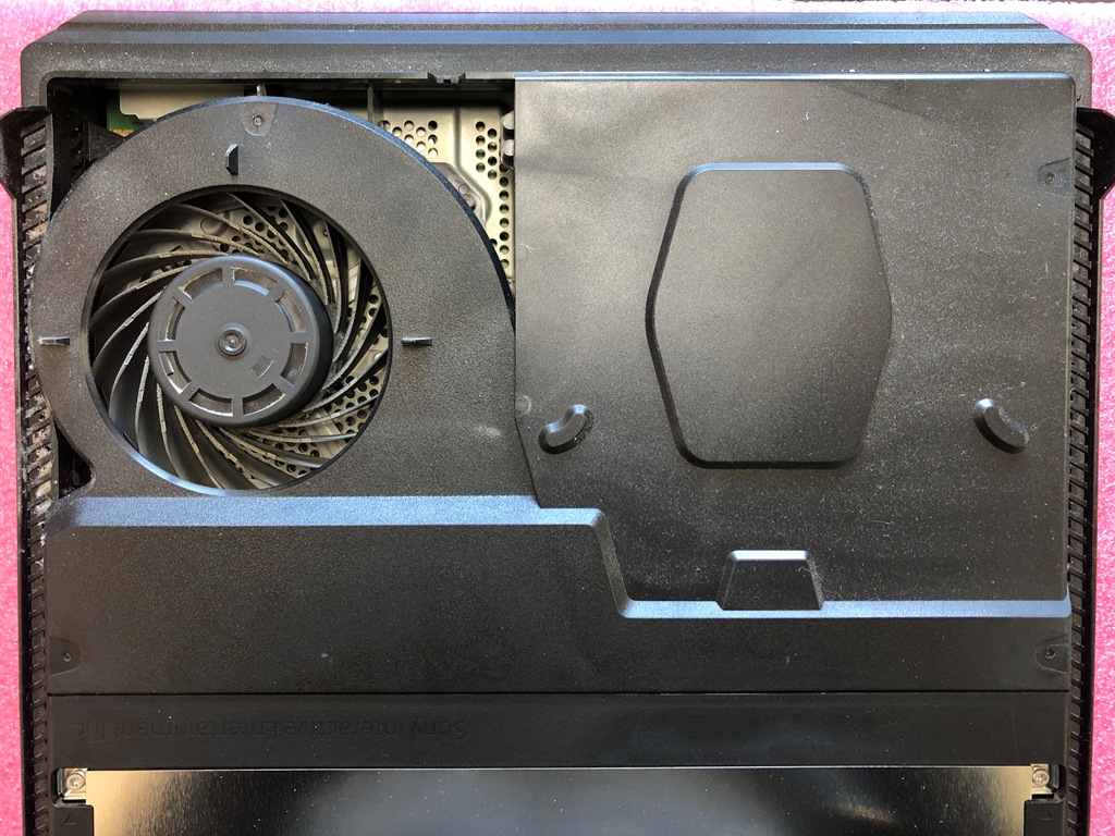 PlayStation 4 CUH-7218B 蓋の取り外し①