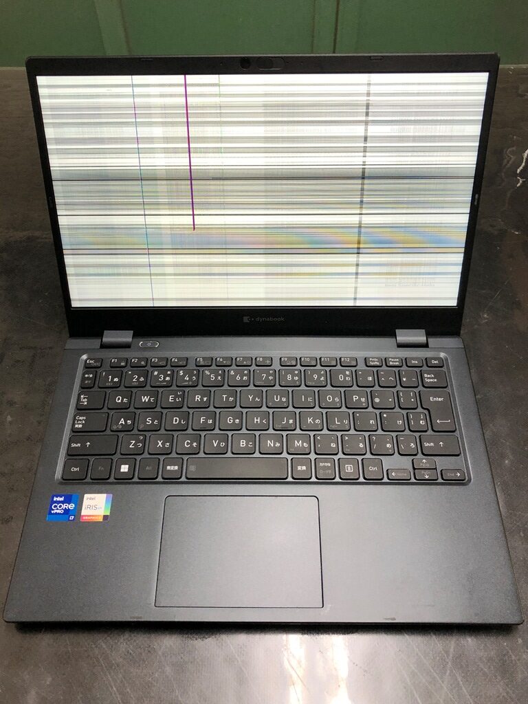 dynabook G83/HU A6GAHUAAH615 液晶パネル割れ 修理前