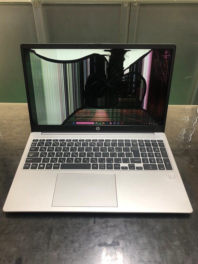 HP 255 G10 液晶パネル割れ 修理前