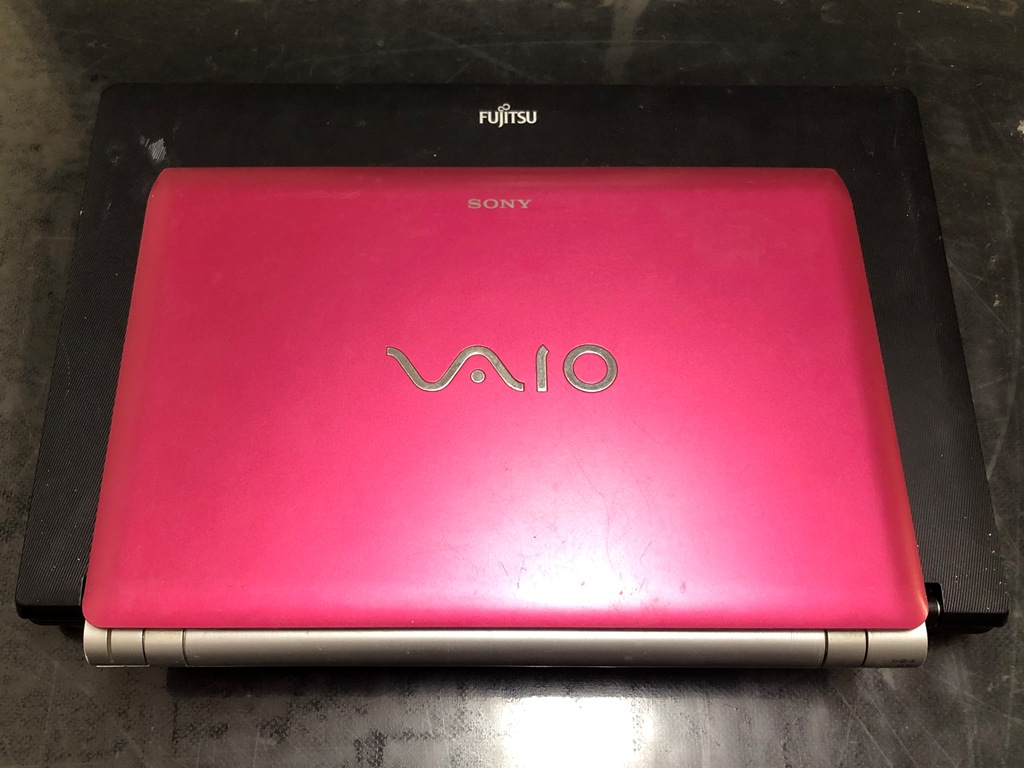 パソコン回収・引取品 SONY VAIO VPCYB29KJ と FUJITSU LIFEBOOK FMVNA5SE