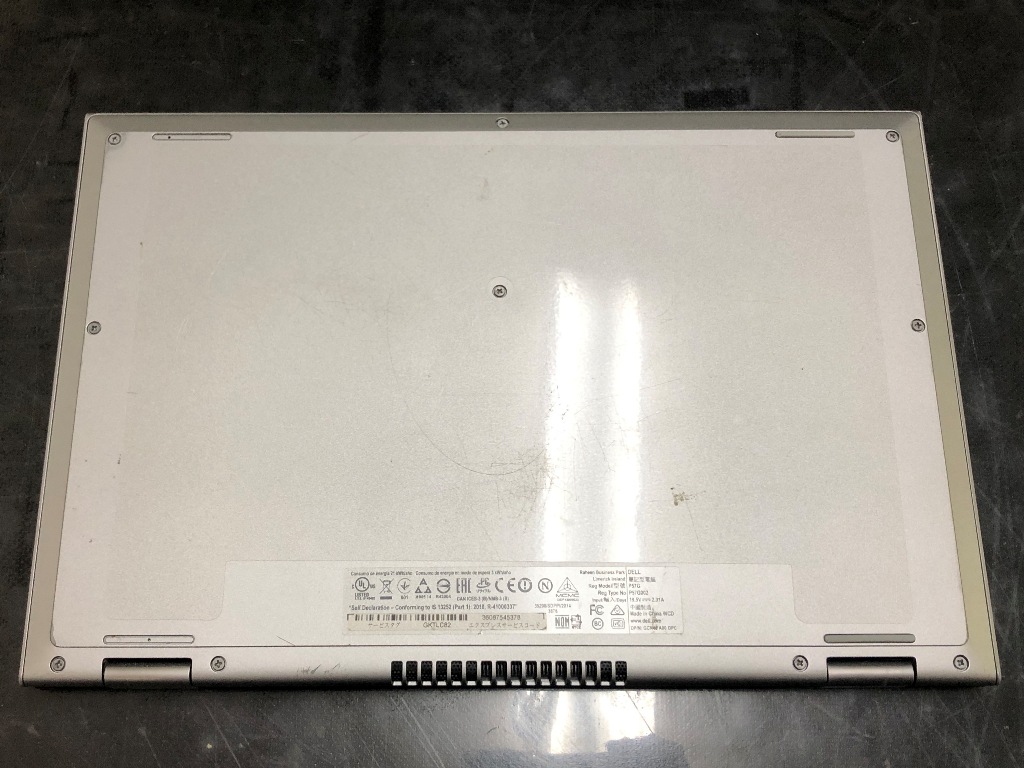 DELL Inspiron 15 3520 底面