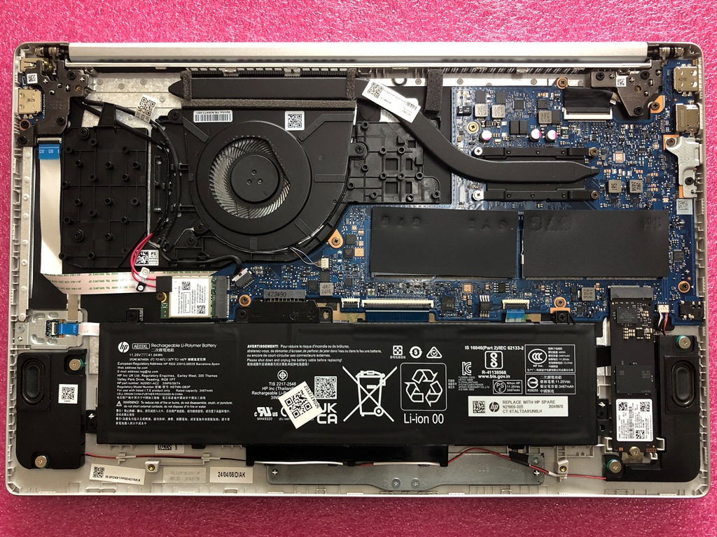 HP Laptop 15 fc0003AU 内部 SSD交換前
