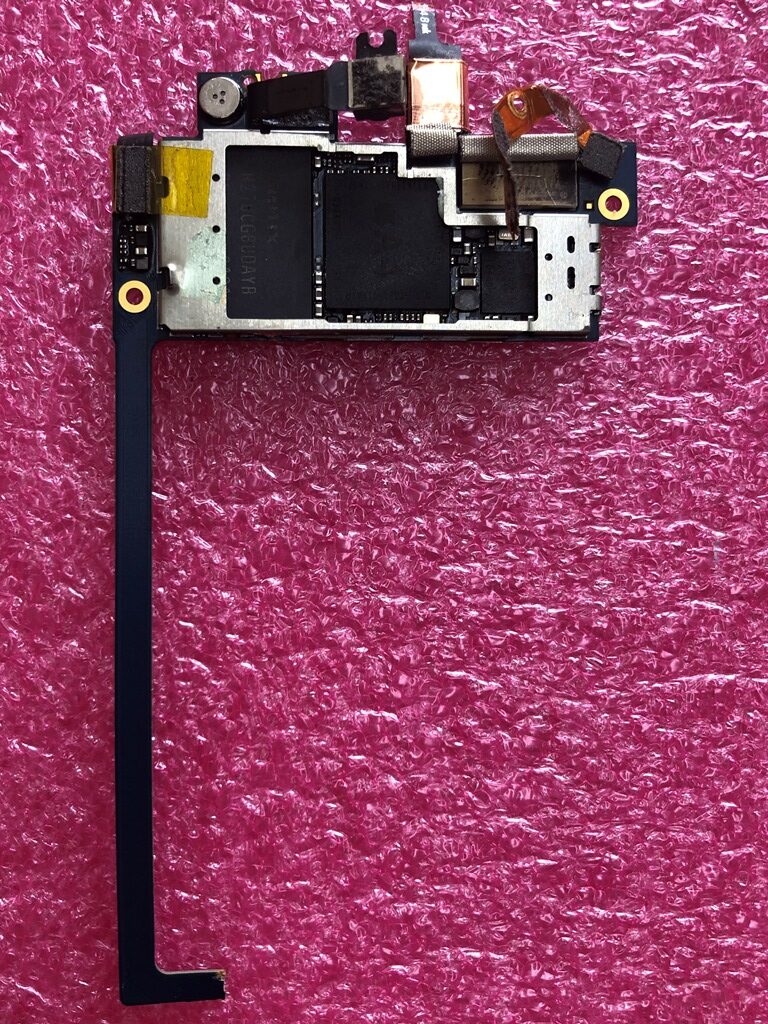 iPod touch ロジックボード 物理破壊前