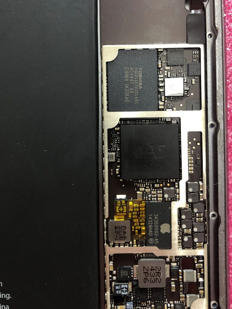 iPad mini ロジックボード 物理破壊前