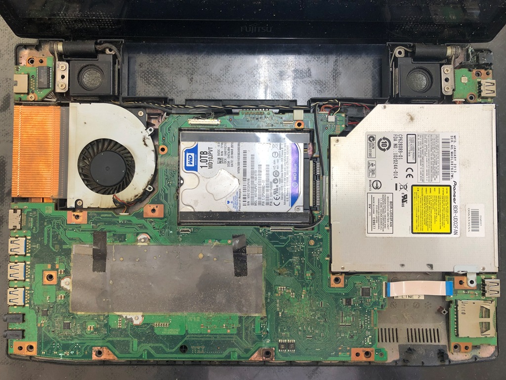 FUJITSU LIFEBOOK AH77/K FMVA77KB 内部