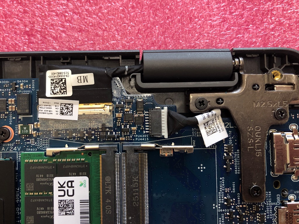DELL Latitude 3550 LCDコネクタ