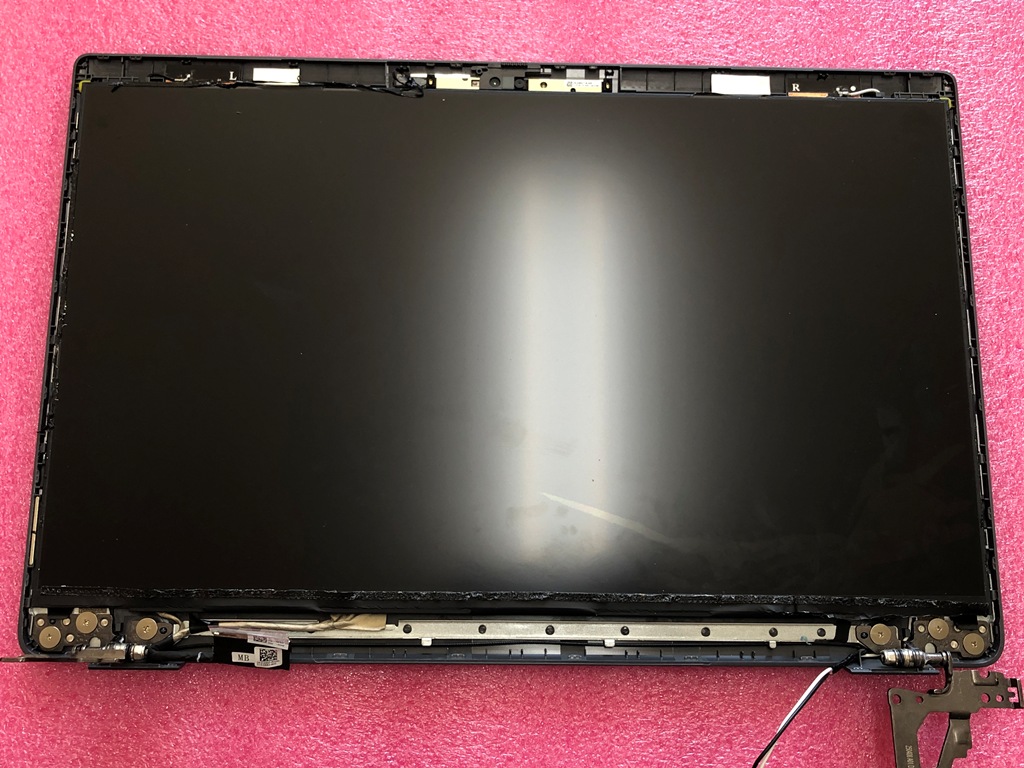 DELL Latitude 3550 LCDユニット ベゼル取り外し後